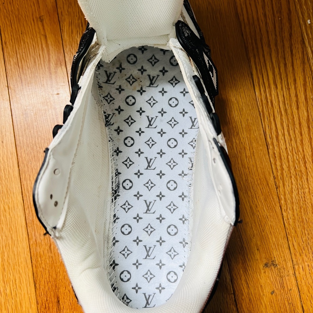 Louis Vuitton White High-Top Sneakers - Picture 7 of 7